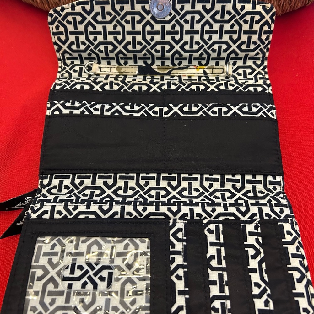 Woman’s Wallet - Picture 3 of 4
